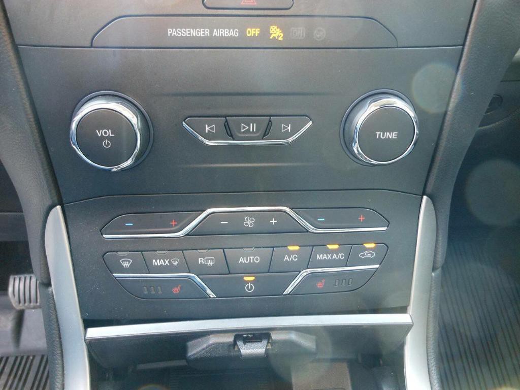 2019 Ford Edge Image 21