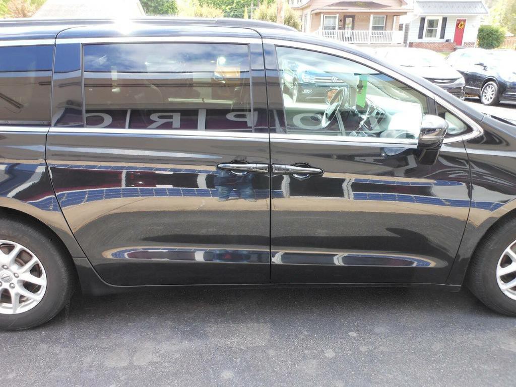 2022 Chrysler Pacifica Image 4