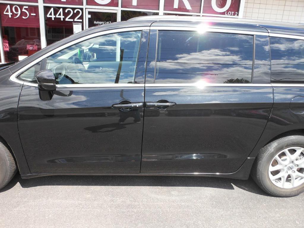 2022 Chrysler Pacifica Image 8