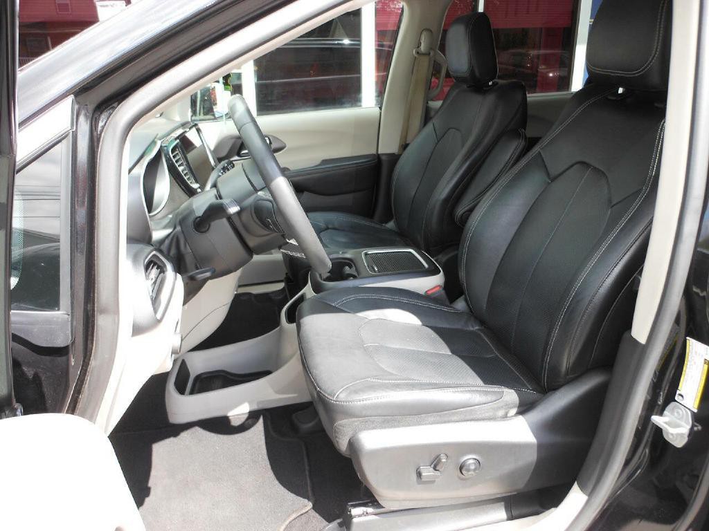 2022 Chrysler Pacifica Image 11