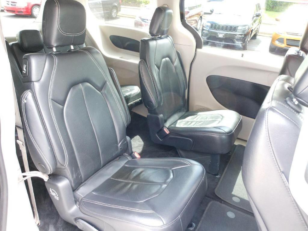 2022 Chrysler Pacifica Image 13