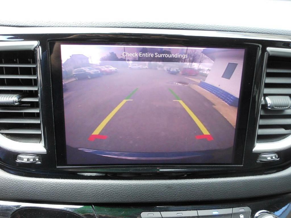 2022 Chrysler Pacifica Image 18