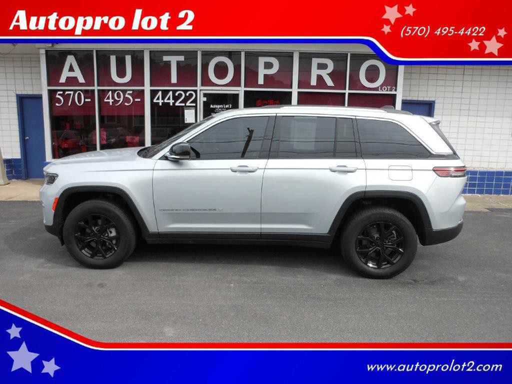 2022 Jeep Grand Cherokee Image 1