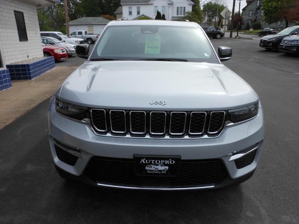 2022 Jeep Grand Cherokee Image 2