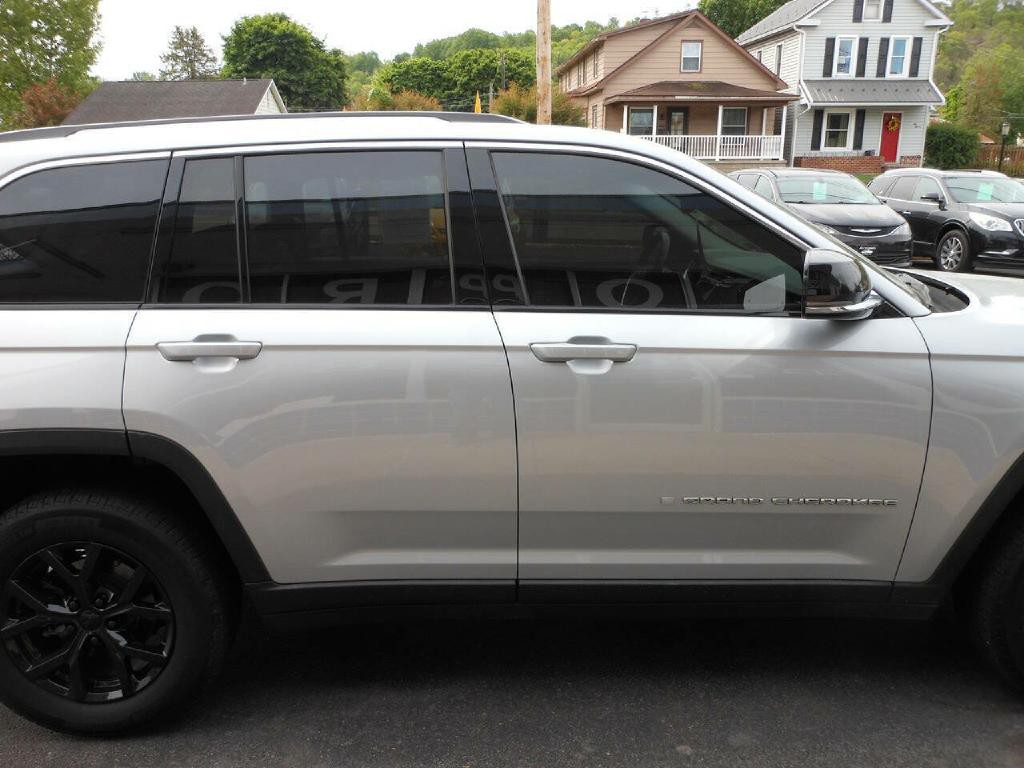 2022 Jeep Grand Cherokee Image 4