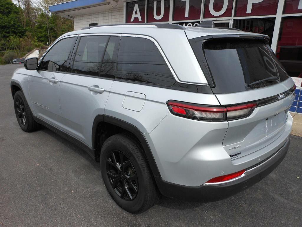 2022 Jeep Grand Cherokee Image 7