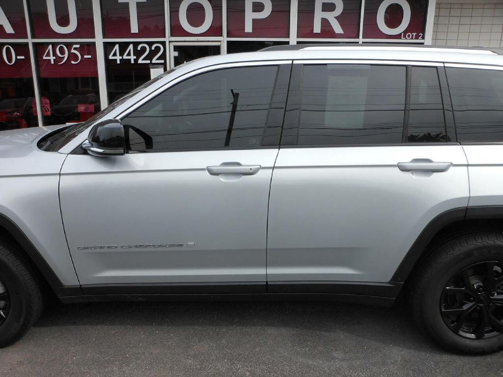 2022 Jeep Grand Cherokee Image 8