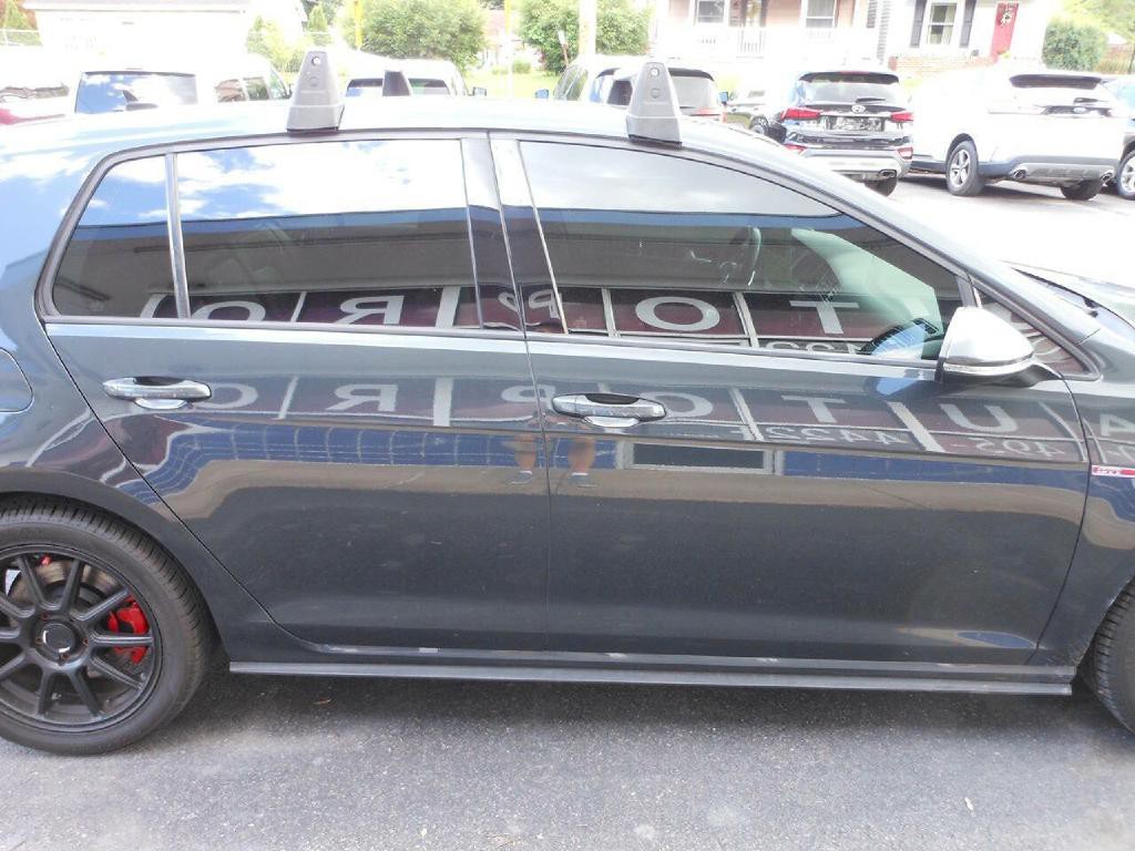 2017 Volkswagen GTI Image 4
