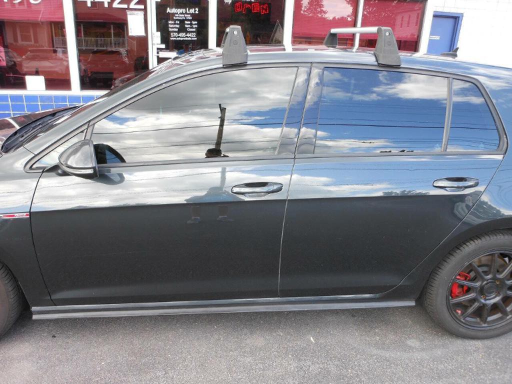 2017 Volkswagen GTI Image 8