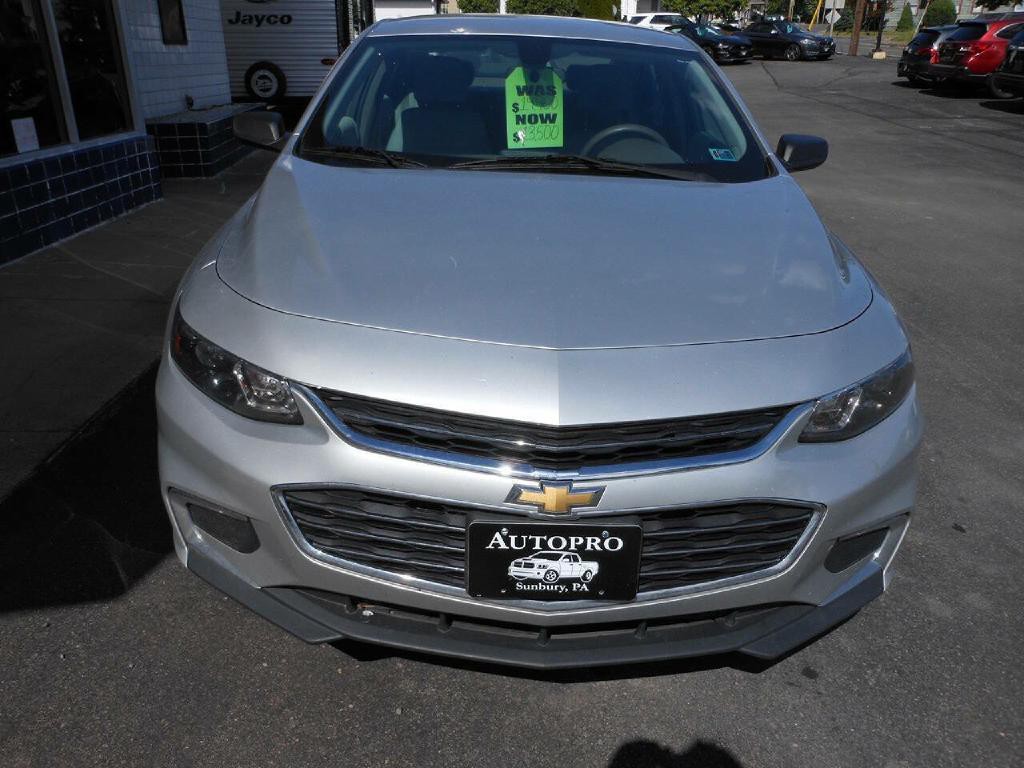 2018 Chevrolet Malibu Image 2