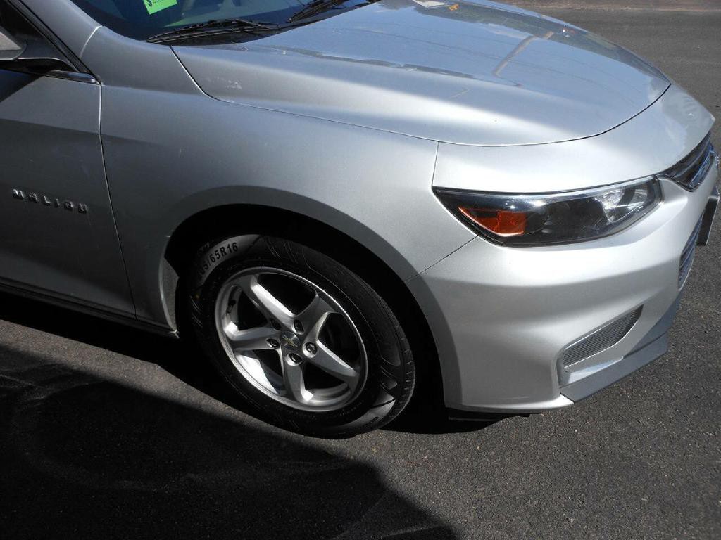 2018 Chevrolet Malibu Image 3