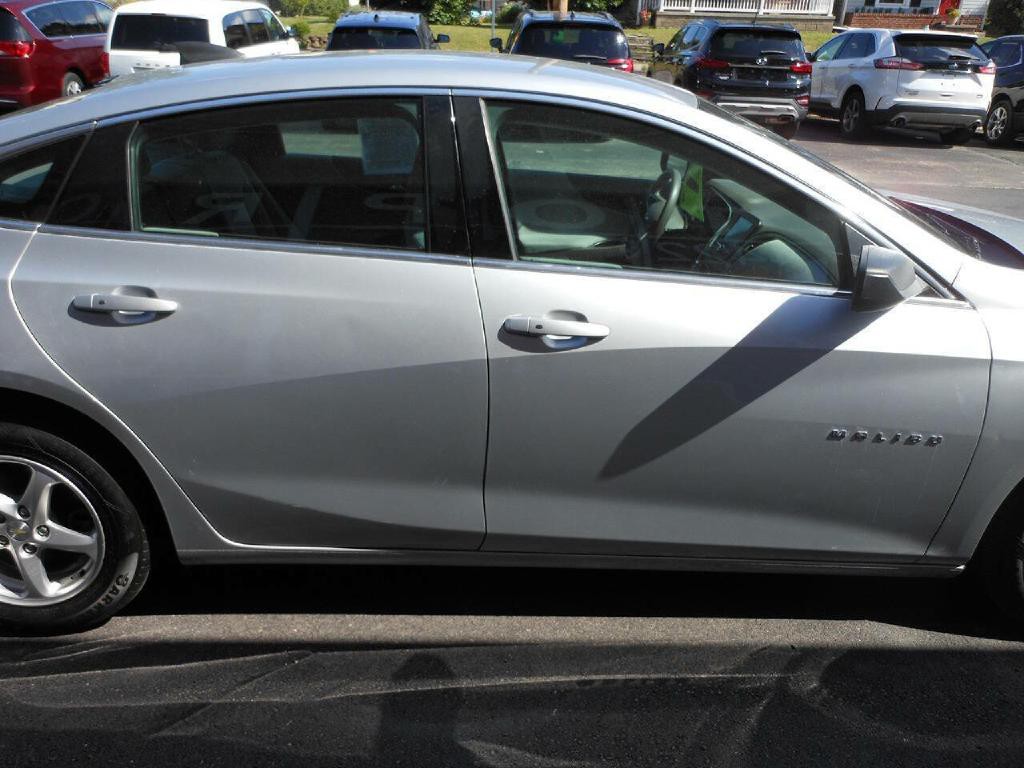 2018 Chevrolet Malibu Image 4