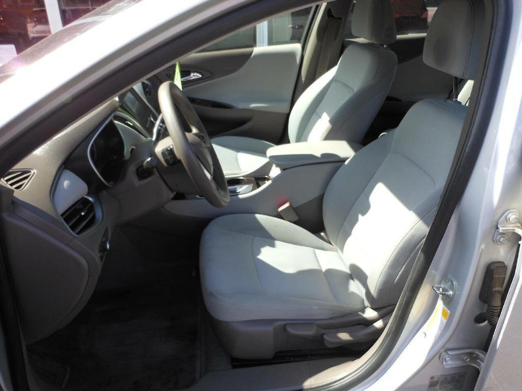 2018 Chevrolet Malibu Image 11