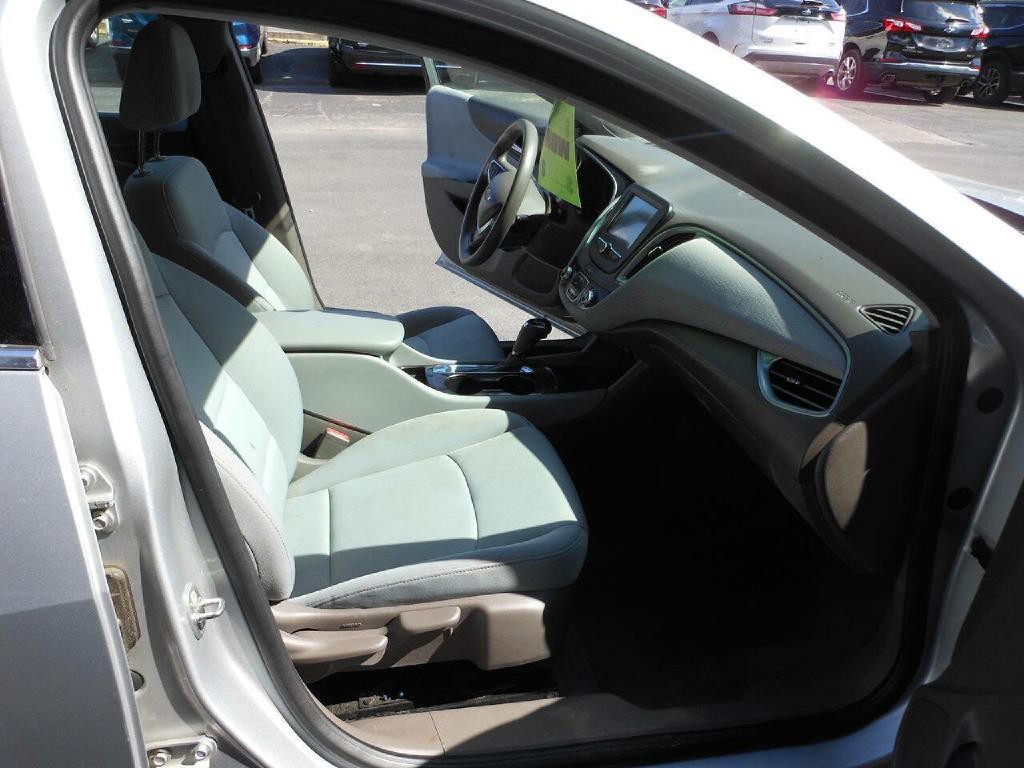 2018 Chevrolet Malibu Image 12