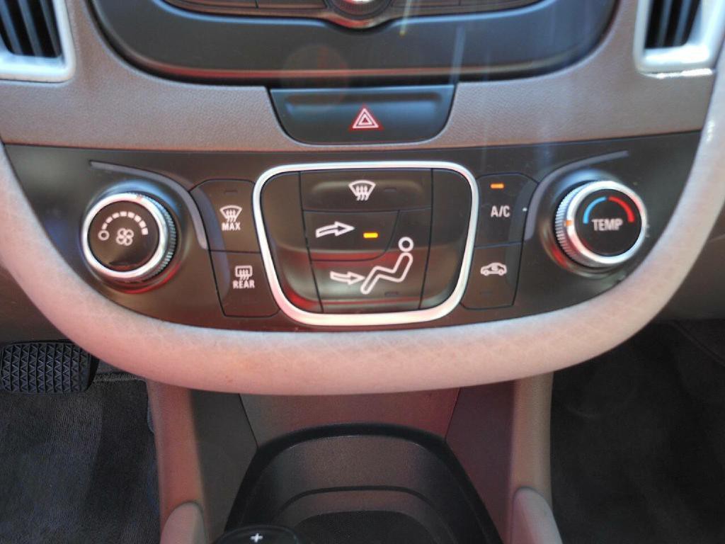 2018 Chevrolet Malibu Image 17