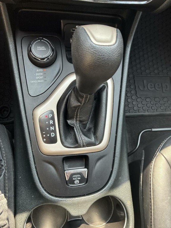 2017 Jeep Cherokee Image 16