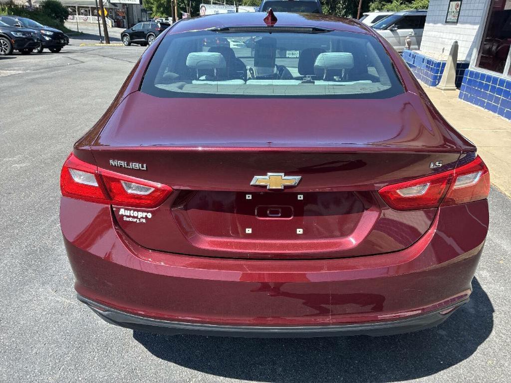 2016 Chevrolet Malibu Image 4