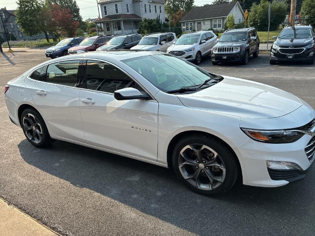 2022 Chevrolet Malibu Image 3