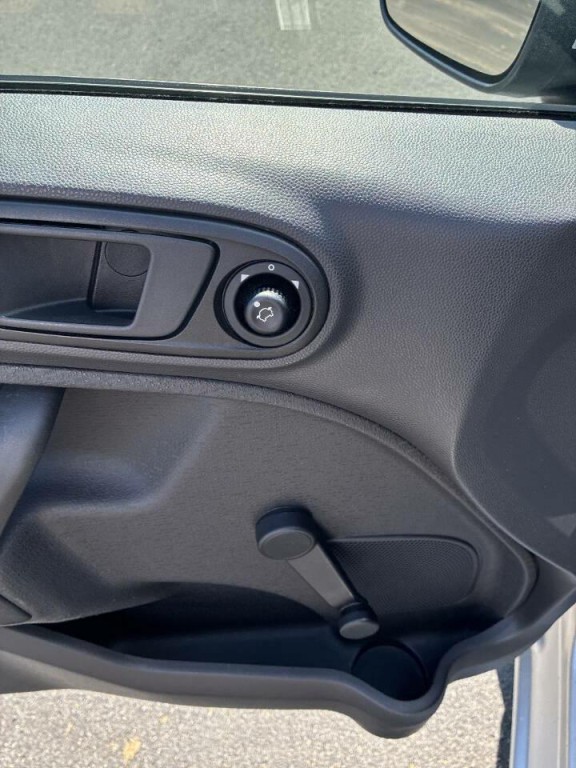 2016 Ford Fiesta Image 11