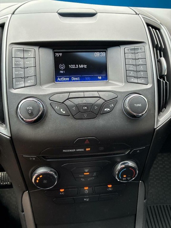 2017 Ford Edge Image 10