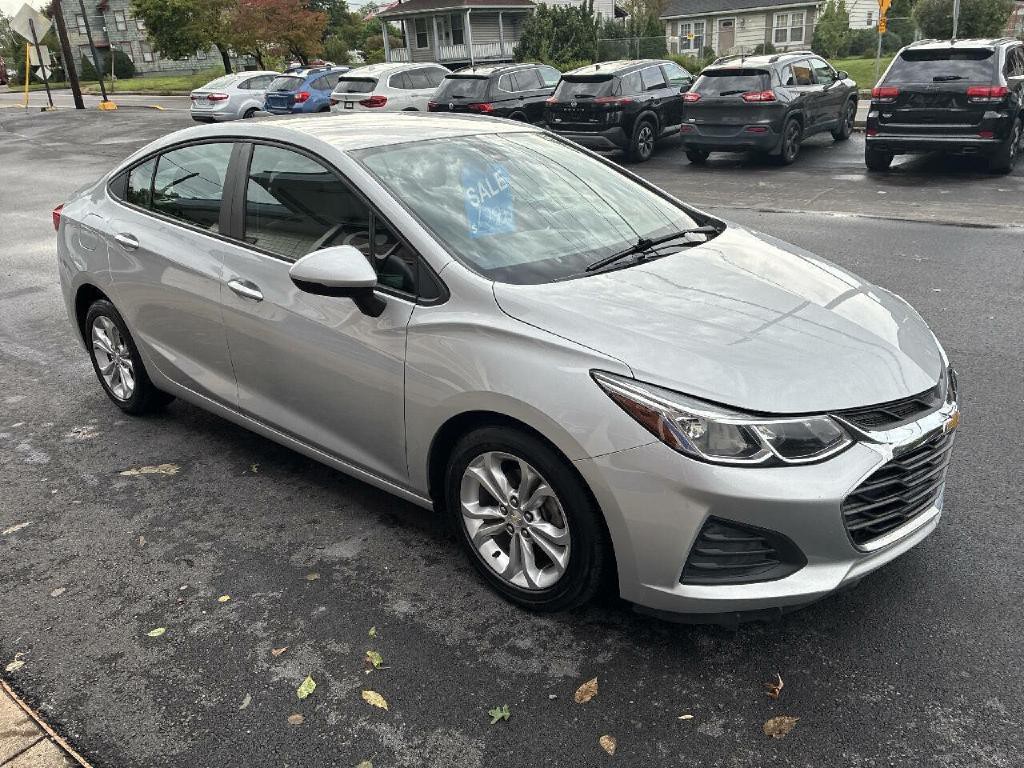 2019 Chevrolet Cruze Image 3