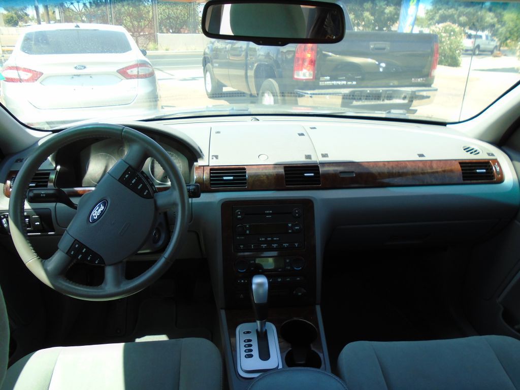 2007 Ford Five Hundred Image 2