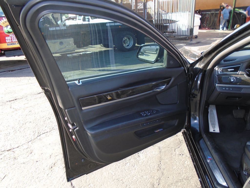 2012 BMW 7 Series Image 3