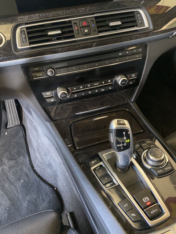 2012 BMW 7 Series Image 6