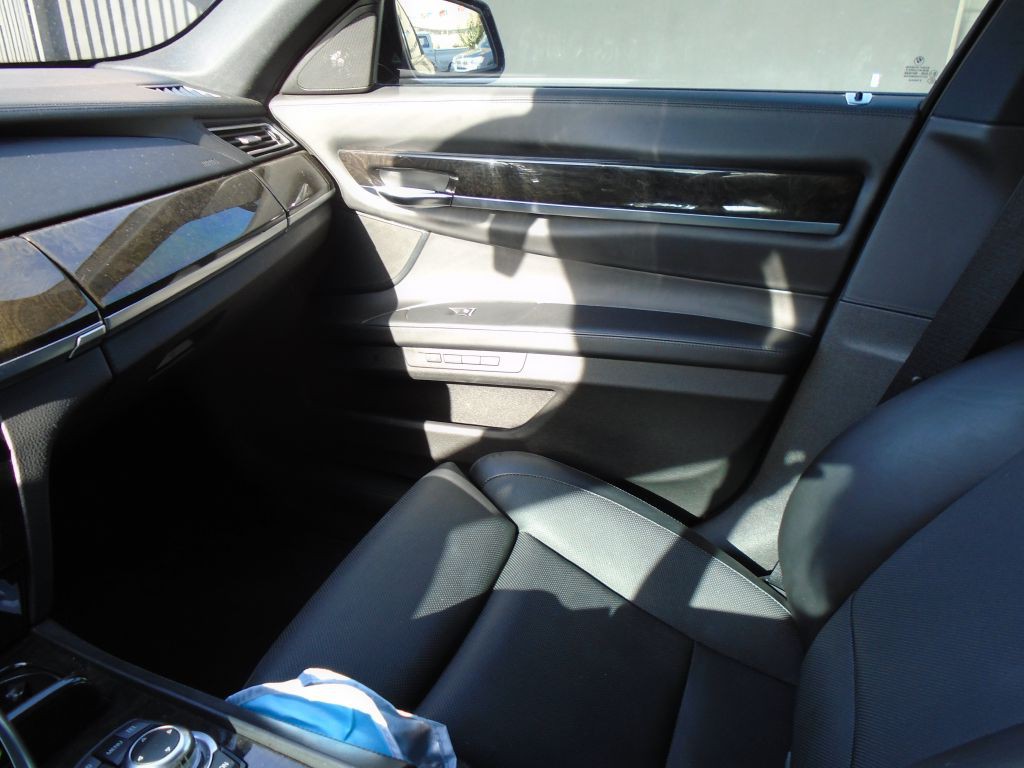 2012 BMW 7 Series Image 8