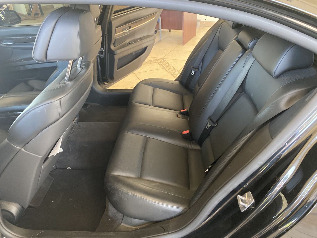 2012 BMW 7 Series Image 10