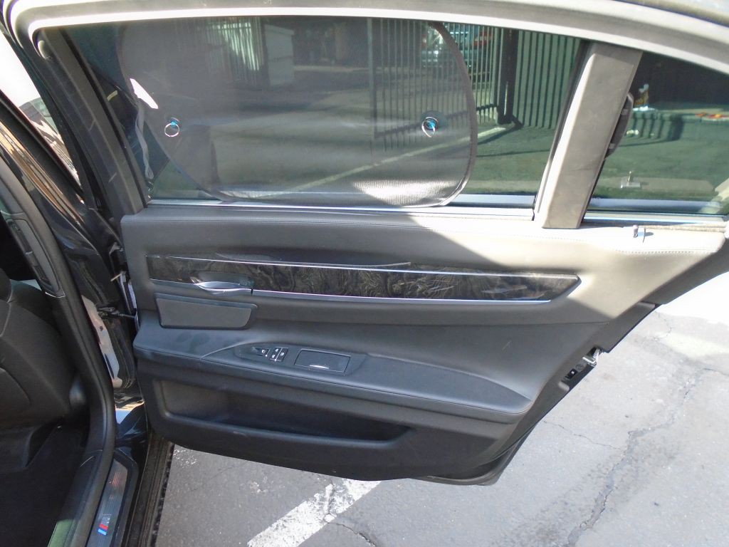 2012 BMW 7 Series Image 12