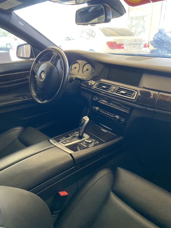 2012 BMW 7 Series Image 13