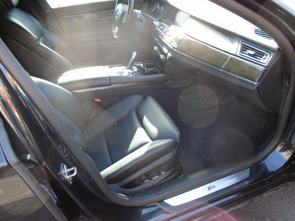 2012 BMW 7 Series Image 16