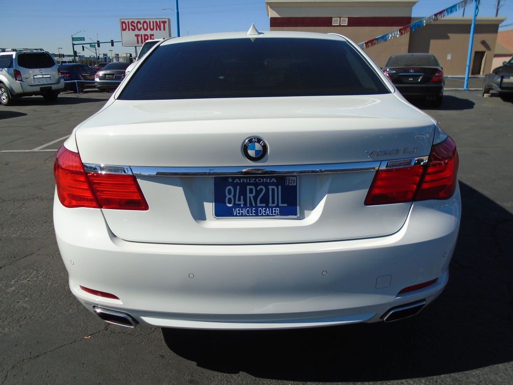 2011 BMW 7 Series Image 2