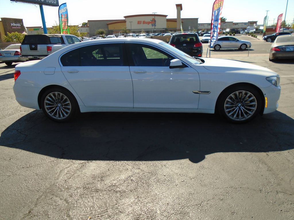 2011 BMW 7 Series Image 3