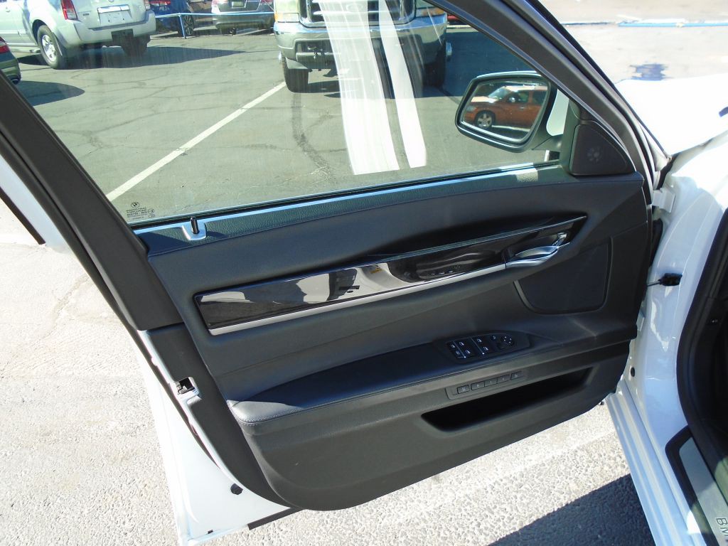 2011 BMW 7 Series Image 5