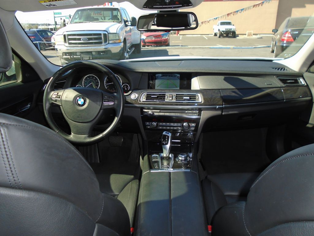 2011 BMW 7 Series Image 13