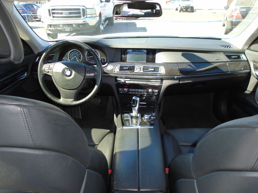 2011 BMW 7 Series Image 15