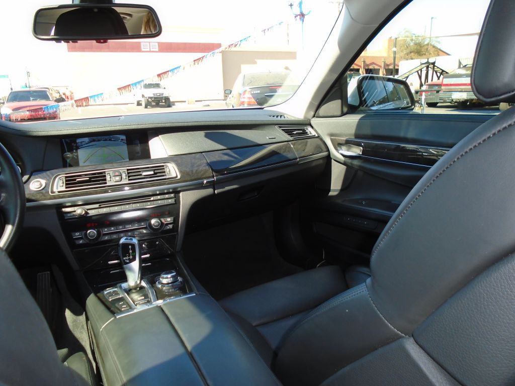 2011 BMW 7 Series Image 17