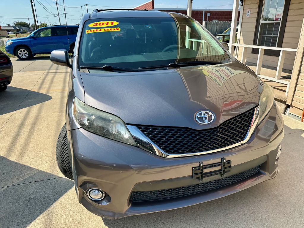 2011 Toyota Sienna Image 6