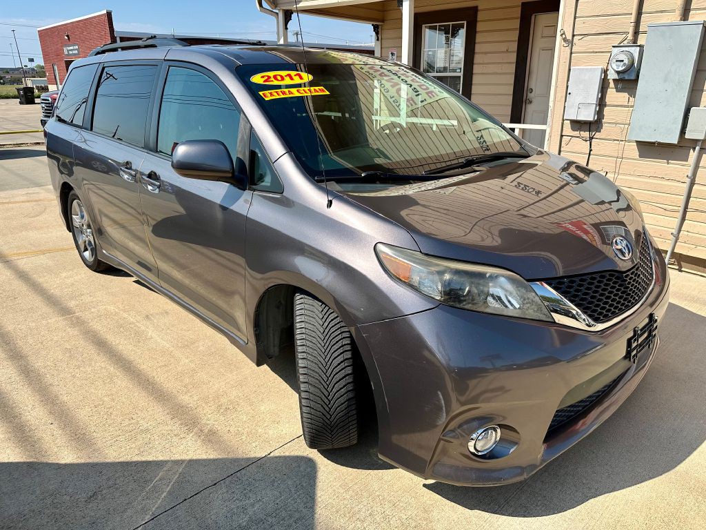 2011 Toyota Sienna Image 7