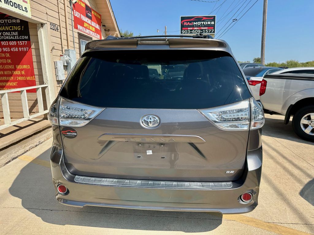 2011 Toyota Sienna Image 13