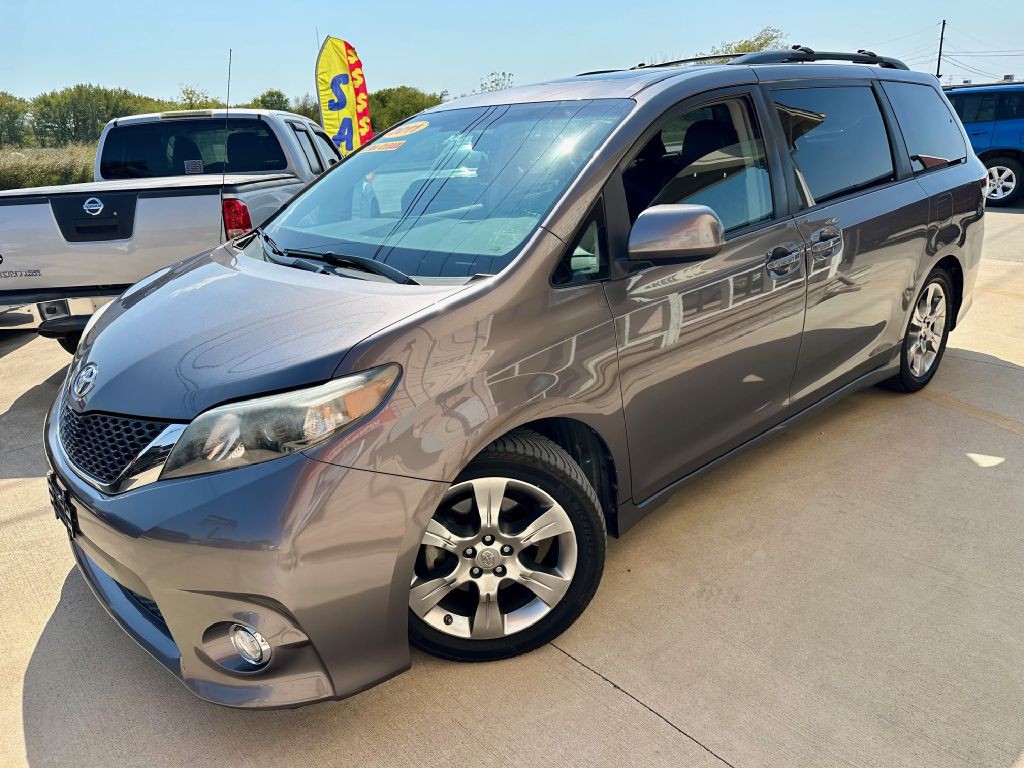 2011 Toyota Sienna Image 18