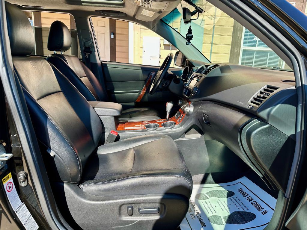 2013 Toyota Highlander Image 25