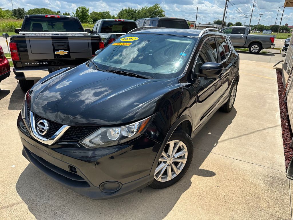 2017 Nissan Rogue Image 2