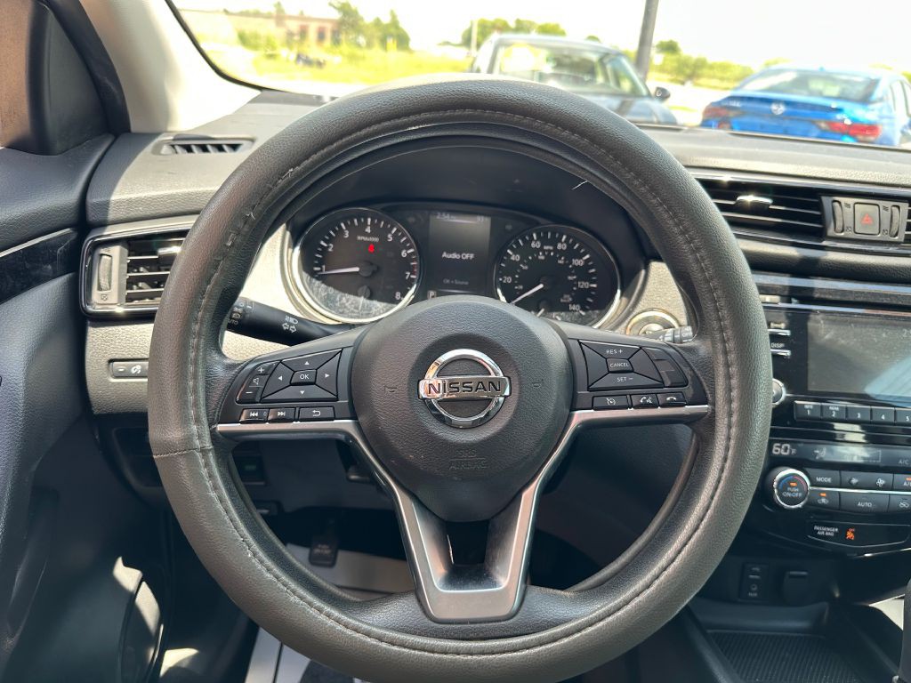 2017 Nissan Rogue Image 30
