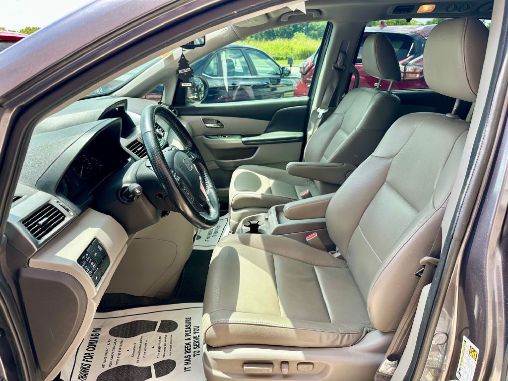 2015 Honda Odyssey Image 16