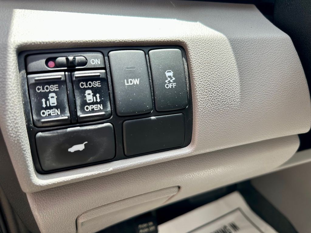 2015 Honda Odyssey Image 32