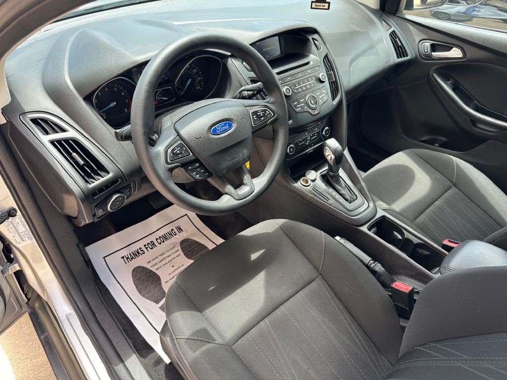 2016 Ford Focus Image 16