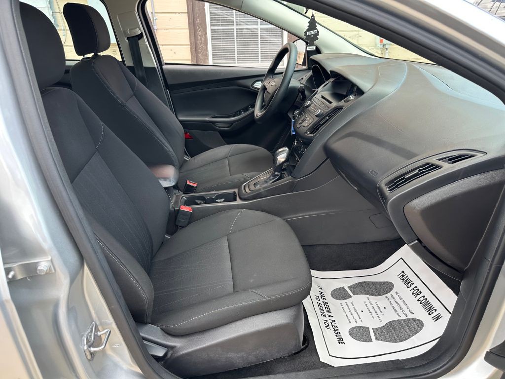 2016 Ford Focus Image 21